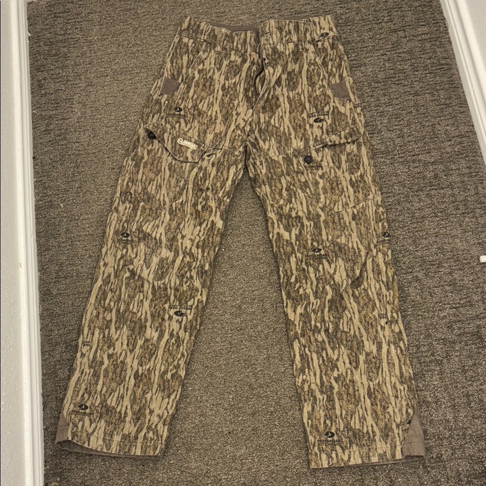 Medium mossy oak bottomland pants (30x32)
